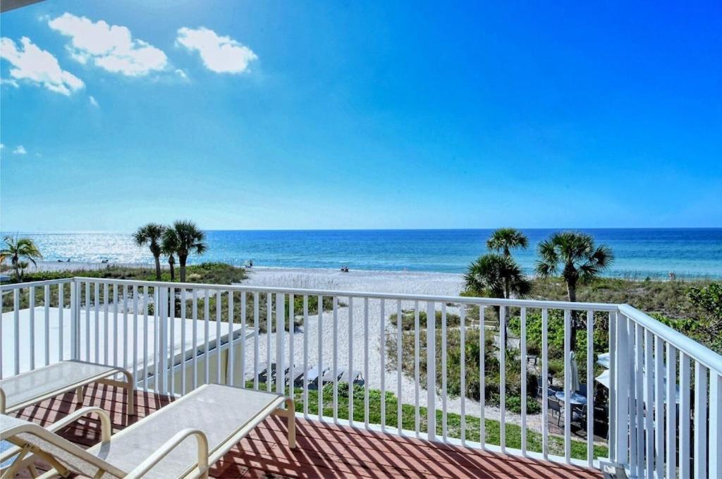 Ferienwohnung Laplaya 201C Breathtaking Gulf Panorama From This Corner End Unit With A Private Stairway To The Beach Longboat Key Exterior foto